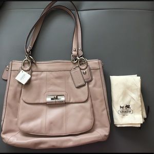 Coach leather handbag NWT👋